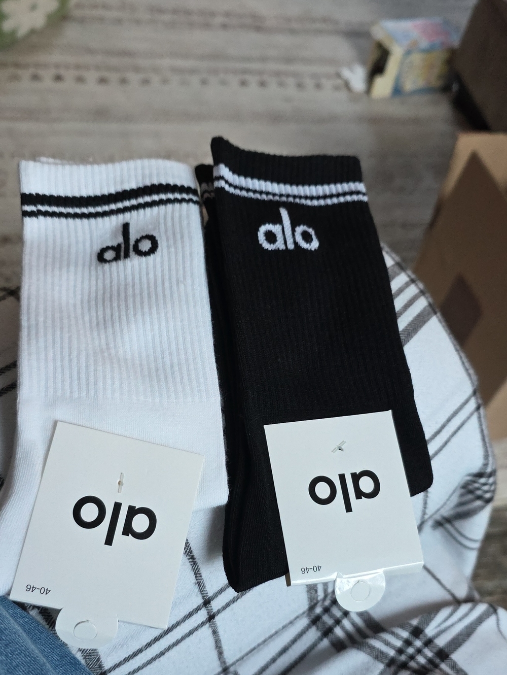 ALO Yoga Black & White Ribbed Athletic Crew Socks